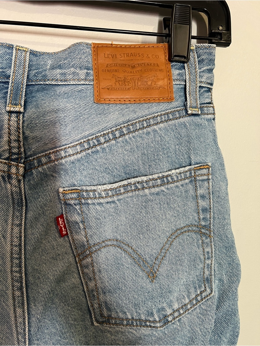Levi’s Ribcage Shorts Size 24 - Picture 2 of 5